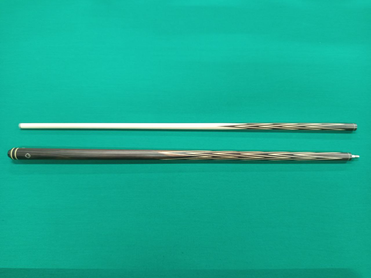 Кий Пирамида #32 4-х перьевая Корона Эбен Макассар.