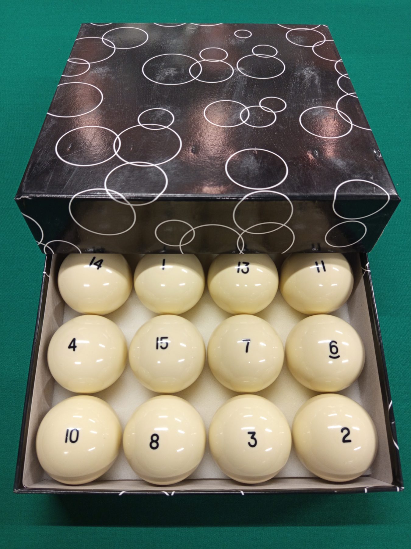 Бильярдные шары Пирамида 68 мм